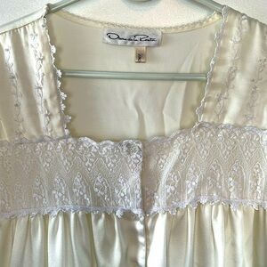 Vtg 60s 70s Oscar de La Renta nightgown lace details M ivory dressing gown